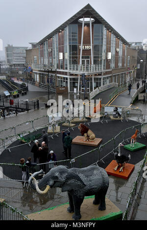 Der Große Stein Safari Mermaid Quay Tacoma Square, in der Mitte der Mermaid Quay, mit Blick auf das Wasser. Stockfoto