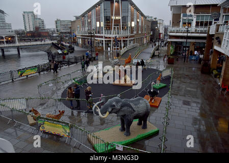 Der Große Stein Safari Mermaid Quay Tacoma Square, in der Mitte der Mermaid Quay, mit Blick auf das Wasser. Stockfoto