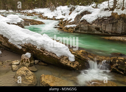 Rissbach Creek, Bayern, Deutschland, im Winter Stockfoto