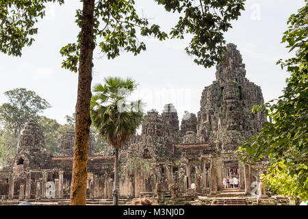 Der Bayon ist eine bekannte, reich verzierte Khmer-Tempel in Angkor in Kambodscha. Stockfoto