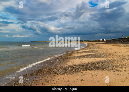 Ein Blick entlang der Sandstrand in Blyth in Richtung der promintory von Seaton Sluice, Northumberland, Großbritannien Stockfoto