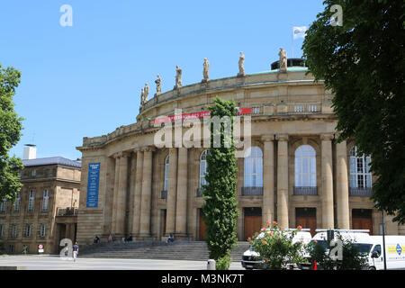 Staatstheater Stuttgart, Deutschland, Baden-Württemberg, das Opernhaus im Schlossgarten an einem Sommertag. Stockfoto