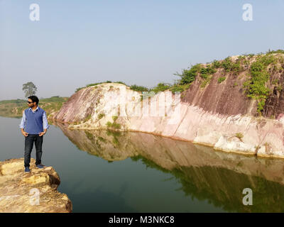 Jungen China besucht - Clay Hill in Netrokona, Bangladesch. © REHMAN Asad/Alamy Stock Foto Stockfoto