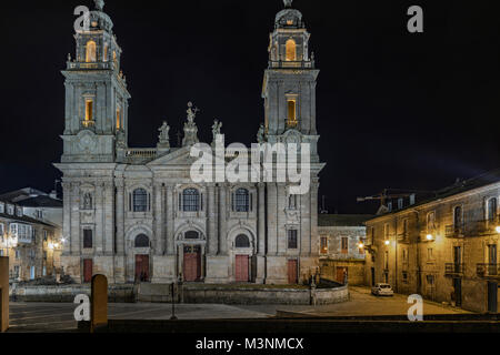 Die Kathedrale Santa Maria in Lugo Stadt, Region Galizien, Spanien, beleuchtete der Nacht Stockfoto