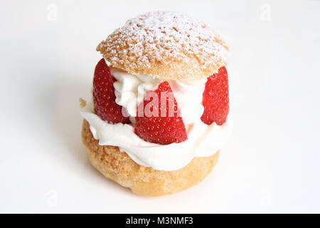 Sahne und Erdbeeren puffs Stockfoto