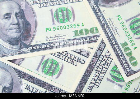 Hundert Dollar einen Stapel als Hintergrund Stockfoto
