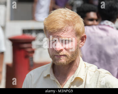 Albino Mann indisch-hinduistischen Blonde white Parade Matale Sri Lanka Stockfoto