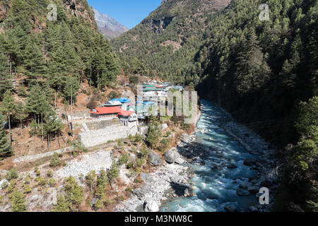 Trekking auf dem Everest Base Camp / drei Durchläufe weg in Richtung Namche Bazar, Nepal Stockfoto