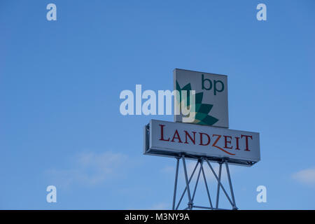 Eisriesenwelt Werfen, Österreich - 30.01.2018: British Petroleum (BP) entlang der Landzeit Logo. Landzeit ist eine österreichische Firma, spezialisiert auf bietet Gastronom Stockfoto