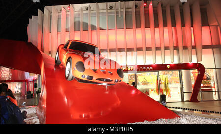 ABU DHABI, VAE - 20. AUGUST 2014: Ferrari World auf Yas Island in Abu Dhabi. Legendäre retro Autos Ferrari. Stockfoto