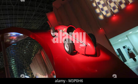 ABU DHABI, VAE - 20. AUGUST 2014: Ferrari World auf Yas Island in Abu Dhabi. Legendäre retro Autos Ferrari. Stockfoto