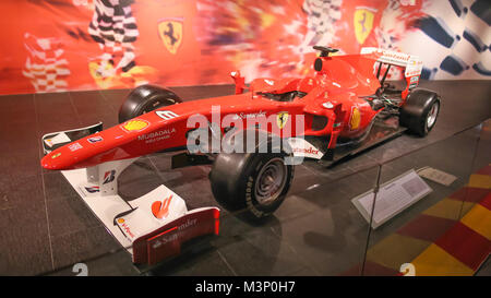 ABU DHABI, VAE - 20. AUGUST 2014: Ferrari World auf Yas Island in Abu Dhabi. Legendäre retro Autos Ferrari. Stockfoto