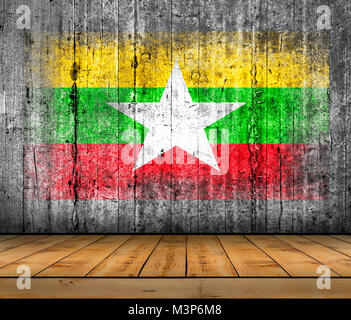 Myanmar Flagge auf Hintergrund Textur grauer Beton mit Parkettboden lackiert Stockfoto