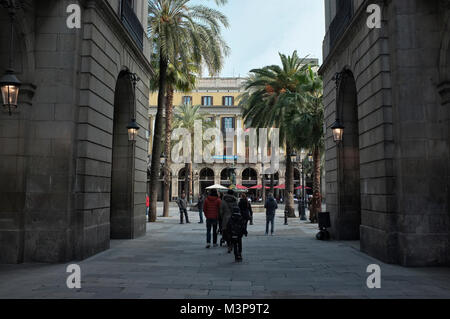 Eingang zur Plaza Real/Plaça Reial off La Rambla, Barcelona, Spanien Stockfoto