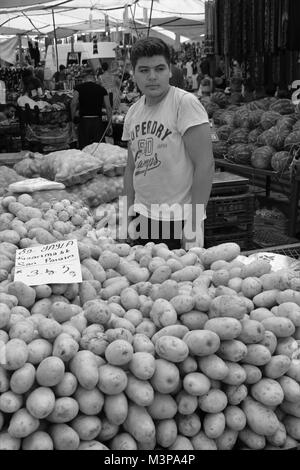 CALIS, Türkei - 6. August 2017: Frisches Obst und Gemüse für den Verkauf am lokalen Markt in Calis, Türkei, 6. August 2017 Stockfoto