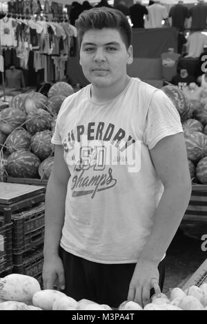 CALIS, Türkei - 6. August 2017: Frisches Obst und Gemüse für den Verkauf am lokalen Markt in Calis, Türkei, 6. August 2017 Stockfoto