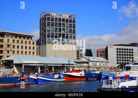 Äußere des neuen Zeitz MOCAA, vom Jachthafen, in Kapstadt, Südafrika Stockfoto