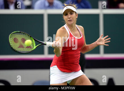 Prag, Tschechische Republik. 11 Feb, 2018. Swiss tennis player Belinda Bencic in Aktion gegen die Tschechische Petra Kvitova während des 3 einziges Spiel innerhalb der Tschechischen Republik vs Schweiz tennis Fed Cup Match, in Prag, Tschechische Republik, am Sonntag, den 11. Februar 2018. Credit: Katerina Sulova/CTK Photo/Alamy leben Nachrichten Stockfoto