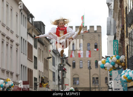 "Tänzer Tanzmariechen'-Teil in den Rosenmontag (Rosenmontag) Karnevalsumzug in Köln, Deutschland, 12. Februar 2018. Foto: Rolf Vennenbernd/dpa Stockfoto