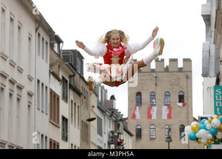 "Tänzer Tanzmariechen'-Teil in den Rosenmontag (Rosenmontag) Karnevalsumzug in Köln, Deutschland, 12. Februar 2018. Foto: Rolf Vennenbernd/dpa Stockfoto