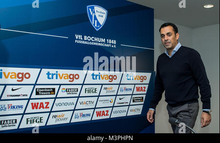 Bochum, Deutschland. 12 Feb, 2018. Robin Dutt, dem neuen Trainer des VfL Bochum, kommt für eine Pressekonferenz in Bochum, Deutschland, 12. Februar 2018. Credit: Guido Kirchner/dpa/Alamy leben Nachrichten Stockfoto