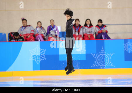 Gangneung, Südkorea. 12 Feb, 2018. Yuzuru Hanyu (JPN) Eiskunstlauf: Männer Offizielle Ausbildung bei Gangneung Ice Arena während der PyeongChang 2018 Olympic Winter Games in Tainan, Südkorea. Credit: YUTAKA/LBA SPORT/Alamy leben Nachrichten Stockfoto