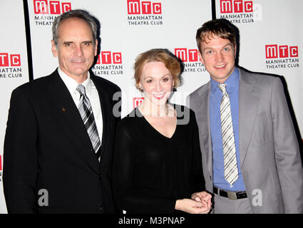 Anthony Newfield, Jan Maxwell, John wernke Teilnahme an Planet Hollywood Opening Night nach Partei für die Produktion der Manhattan's Theater Club der "königliche Familie" in New York City. Oktober 8, 2009 Quelle: Walter McBride/MediaPunch Stockfoto