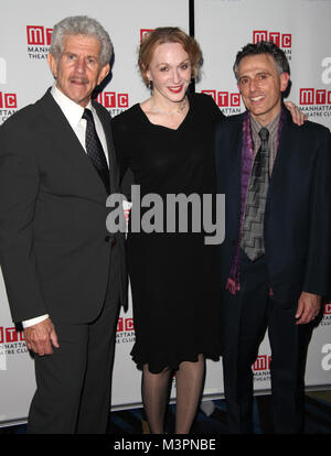 Tony Roberts, Jan Maxwell, David Greenspan an Planet Hollywood Opening Night nach Partei für die Produktion der Manhattan's Theater Club der "königliche Familie" in New York City. Oktober 8, 2009 Quelle: Walter McBride/MediaPunch Stockfoto