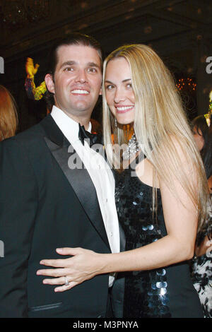 PALM Beach, FL - 2009: Donald Trump und Melania Knauss im Mar-A-Lago Verein im Jahr 2009 in Palm Beach, Florida. Personen: Donald Trump und Vanessa Getriebe Ref: MNC 79 MPI 122/MediaPunch Stockfoto