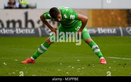 Stuttgart, Deutschland. 11 Feb, 2018. Von Mönchengladbach Thorgan Gefahr stehen auf dem Feld an der Deutschen Bundesliga Fußballspiel zwischen dem VfB Stuttgart und Borussia Mönchengladbach in der Mercedes-Benz-Arena in Stuttgart, Deutschland, 11. Februar 2018. Credit: Marijan Murat/dpa/Alamy leben Nachrichten Stockfoto