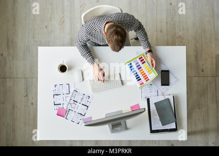Interior Designer arbeiten an Haus Pläne Stockfoto