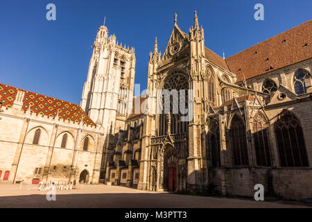 Die Kathedrale Saint Stephen von Sens, eine Katholische Kathedrale in Sens in Burgund, Frankreich, größte der frühen gotischen Kirchen Stockfoto