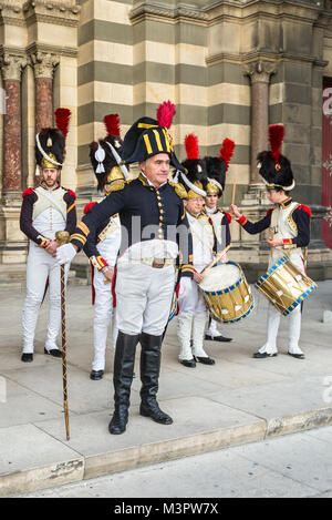 Marseille, Frankreich - Dezember 4, 2016: Antike für Offiziere in der Armee an der Rekonstruktion der historischen Ereignis vor der Kathedrale de la Major in der Marseill Stockfoto