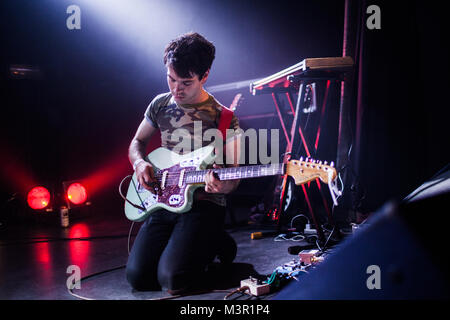 Die kanadische Lärm und Post-Punk-Band Viet Cong führt ein Live Konzert bei den Danish Music festival Pop Revo in Aarhus. Hier Gitarrist Daniel Christiansen wird dargestellt, live auf der Bühne. Dänemark, 17/05 2015. Stockfoto