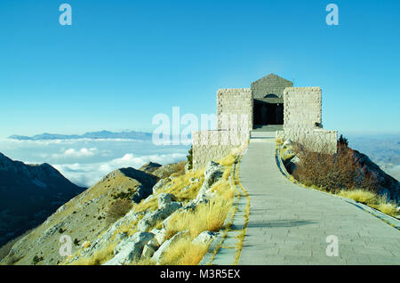 Grab des Dichters - Prinz Petar II Petrovic Njegos, Berg Lovcen, Nationalpark Lovcen, Montenegro. Stockfoto