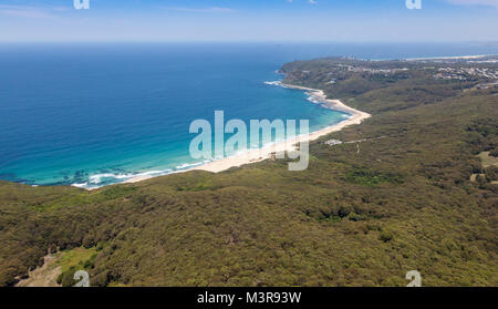 Dudley Beach ist einer der vielen schönen Strände in der Newcastle Region nur wenige Kilometer südlich der Stadt und durch das Naturschutzgebiet umgeben. Stockfoto