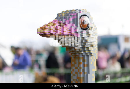 Lego Tiere auf Anzeige als Teil der Großen Backstein Safari bei Mermaid Quay, Cardiff Bay, Wales, von Hellen Ziegeln. Stockfoto