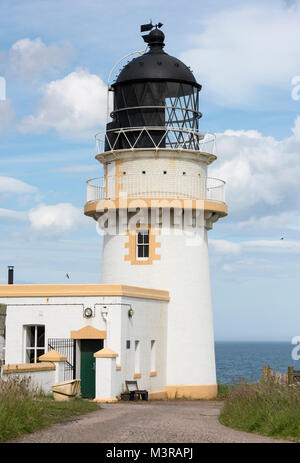 Tod Head Lighthouse, Catterline, Aberdeenshire, Schottland. Der Leuchtturm wurde 1897 und 2007 stillgelegt. Es liegt südlich von Stonehaven Stockfoto