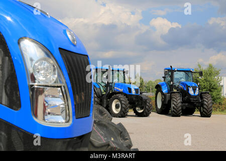 SALO, Finnland - 9 August, 2014: New Holland Landwirtschaftliche Traktoren auf dem Display. New Holland nach 1,6 Millionen Traktoren, feiert 50 Jahre Traktoren Stockfoto