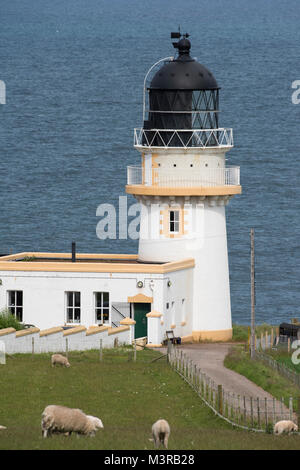 Tod Head Lighthouse, Catterline, Aberdeenshire, Schottland. Der Leuchtturm wurde 1897 und 2007 stillgelegt. Es liegt südlich von Stonehaven Stockfoto