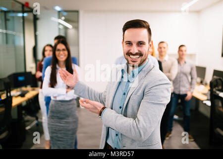 Portrait von Business Team im Büro posing Stockfoto