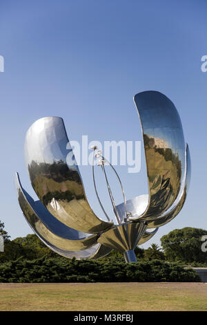 Floralis Generica Denkmal in Buenos Aires, Argentinien von Eduardo Catalano 2002 gemacht Stockfoto