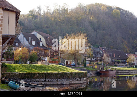 Das hübsche Dorf von Beaulieu-sur-Dordogne in Frankreich Stockfoto