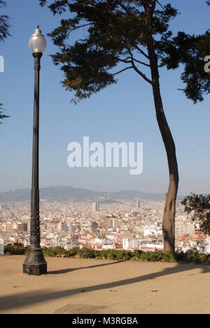 Bilder von sonnigen Barcelona, Spanien im Winter: Blick von der Avinguda Miramar, Barcelona, Spanien Stockfoto