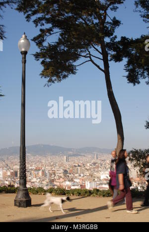 Bilder von sonnigen Barcelona, Spanien im Winter: Blick von der Avinguda Miramar, Barcelona, Spanien Stockfoto