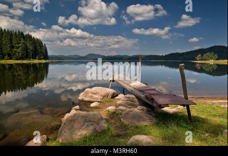 Shiroka Poljana - Die schönsten Stausee in Bulgarien Stockfoto