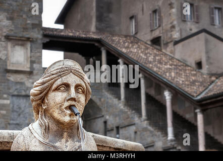 Brunnen auf dem Hauptplatz in Bergamo - Italien Stockfoto