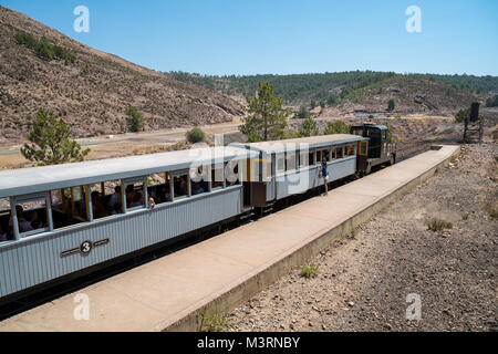 Touristric Zug des Riotinto Eisenbahn. Riotinto, Provinz Huelva, Andalusien, Spanien Stockfoto