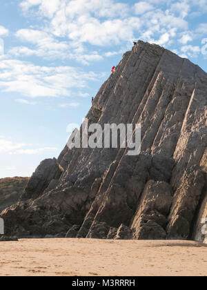 Klettern auf den drei Klippen an drei Cliff Bay, South Wales Stockfoto