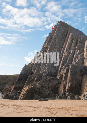 Klettern auf den drei Klippen an drei Cliff Bay, South Wales Stockfoto